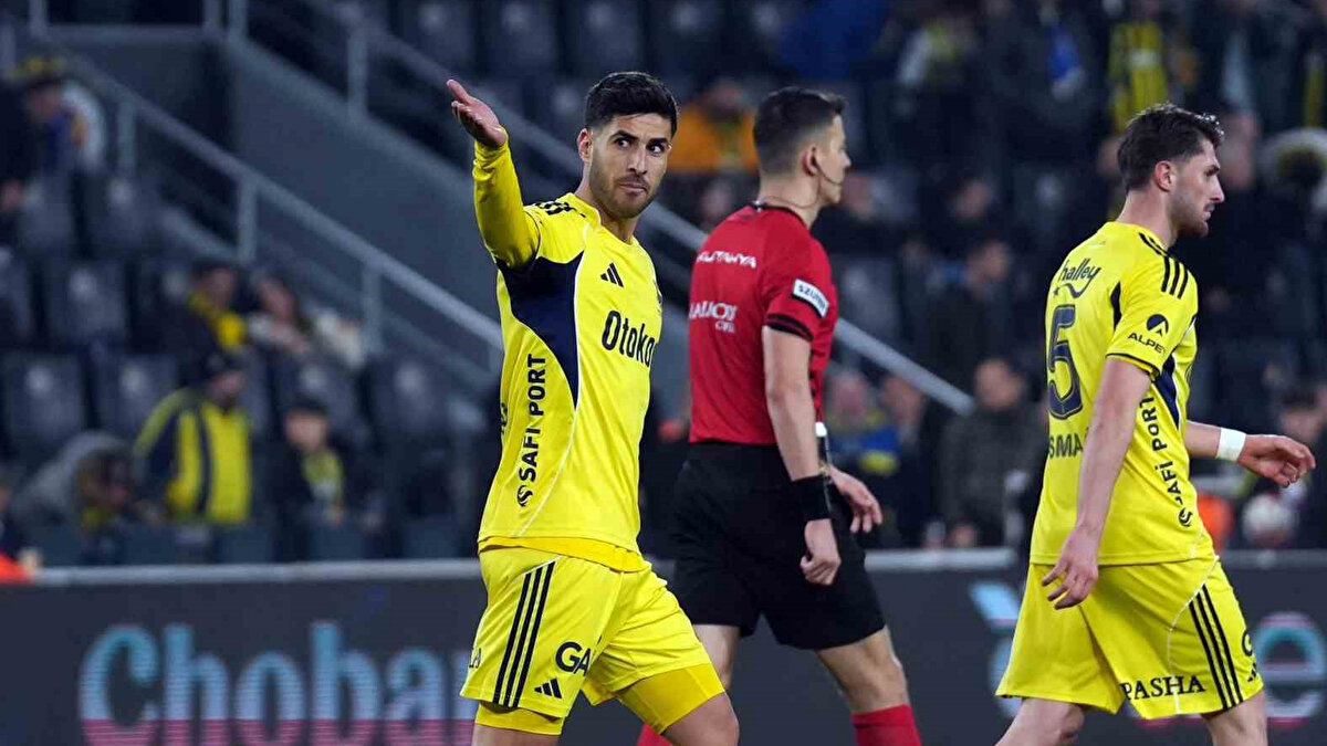 ‘MOURINHO F.BAHÇE’SİNE GÖRE HAREKETLENME VAR’<br><br>Erman Toroğlu: “Mourinho’nun Fenerbahçe’sine göre takımda hareketlenme var. Birbirlerine daha fazla yardım ediyorlar, birbirlerini seyirciye şikayet etmiyorlar. Birinin açığını diğeri kapatıyor. Bu Fenerbahçe takımı için güzel bir olay. Ama bazı takımlarla diğerleri arasında büyük fark var. Onun için de maçlar keyifsiz geçiyor.”