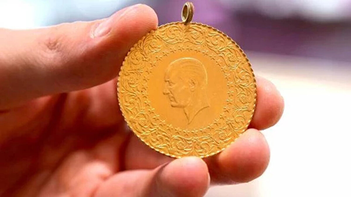 Arz arttı, talep zayıfladı<br>Piyasada altın arzının yükselmesine karşın yatırımcı talebinde düşüş yaşanması, banka altın fiyatları ile Kapalıçarşı fiyatları arasında dalgalanmalara yol açtı. Arzın talebin üzerine çıkması, fiziki altının bankalara kıyasla daha pahalı hale gelmesine neden oldu.