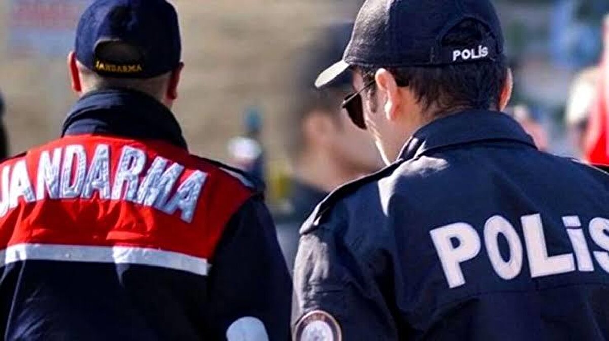 Hedef: aynı göreve eşit ücret<br>Planlanan düzenlemenin, kurumlar arasındaki maaş farklılıklarını azaltmayı ve görev tanımı aynı olan personel için ücret adaletini sağlamayı amaçladığı vurgulandı. Son yıllarda polis, jandarma ve sahil güvenlik personelinin maaşları ve özlük hakları, kamuoyunda sıkça tartışılan başlıklar arasında yer almıştı.