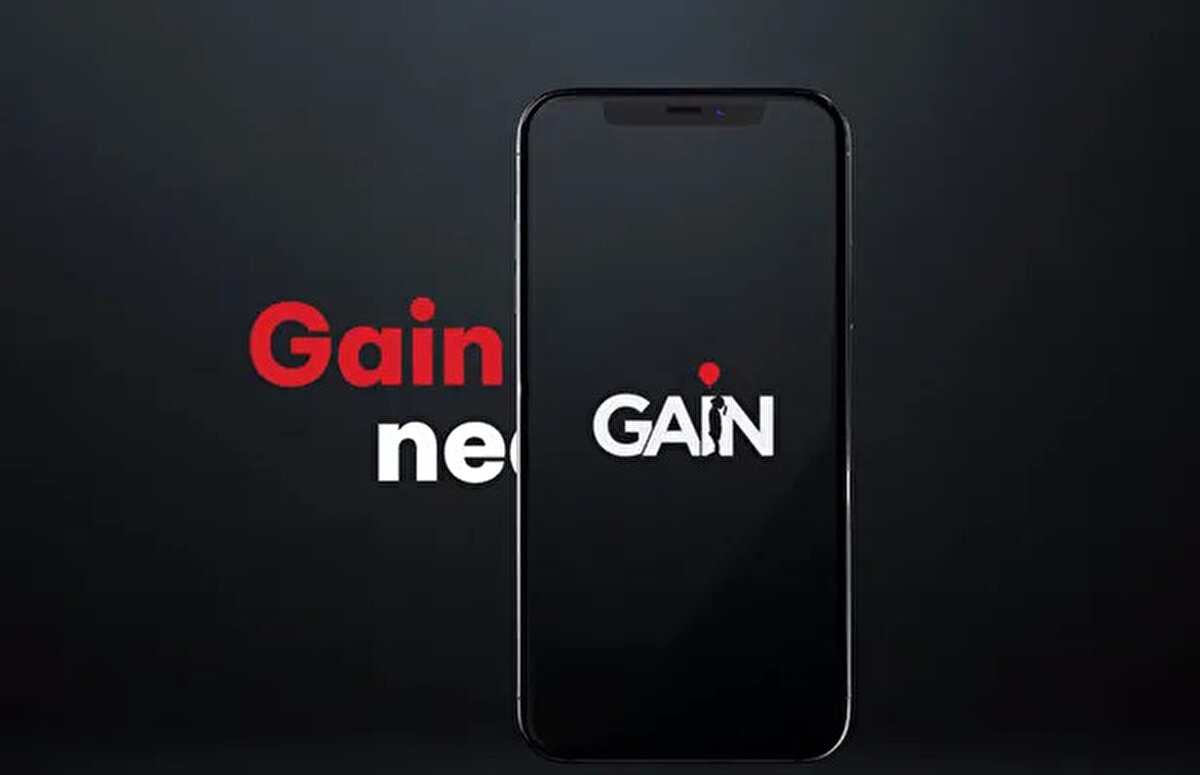 Gözde Akpınar GAİN'i Kime Sattı?<br><br>Platformun kurucusu olan Gözde Akpınar, markayı yaratan isimdir. Ancak Akpınar, platformu daha önce elinden çıkarmıştır. GAİN, el değiştirmeler sonucunda son olarak Şubat 2025 itibarıyla Anahat Holding bünyesine geçmiştir. Şu anki muhatap ve yasal sahibi Anahat Holding (Selahattin Aydın) olarak görünmektedir, ancak yönetim kayyumdadır.
