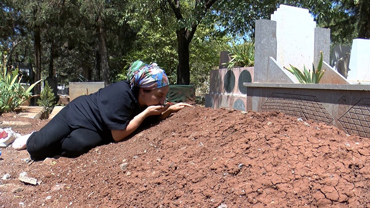 Kan donduran olay, 15 Temmuz akşamı Diyarbakır’ın Yenişehir ilçesine bağlı Şehitlik Mahallesi’nde meydana geldi. Bir arkadaşının doğum günü kutlamasından ailesiyle birlikte dönen İlayda Alkaş, dini nikahla bir süre birlikte yaşadığı ve ayrıldığı Cemal Alpaslan’ın silahlı saldırısına uğradı. Saldırı sırasında ağır yaralanan genç kadın olay yerinde kanlar içinde kalırken, şüpheli hızla kaçtı.