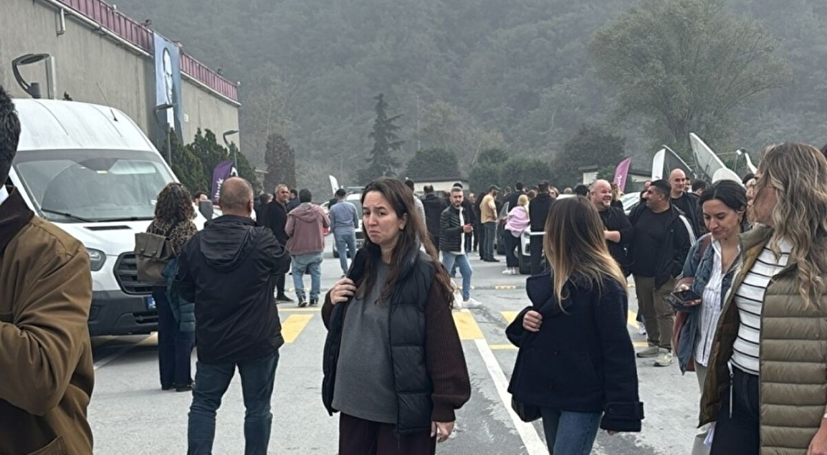 İddianamede ifadesine yer verilen Kemal S., eşinin iş yerinde yaşadığı bir tartışma nedeniyle olaya karıştığını, kimseyi silahla tehdit etmediğini ve amacının yalnızca eşini korumak olduğunu savundu. Güvenlik görevlilerine silahı belinde olduğunu söylediğini kabul eden şüpheli, herhangi bir kişiye doğrultmadığını iddia etti.