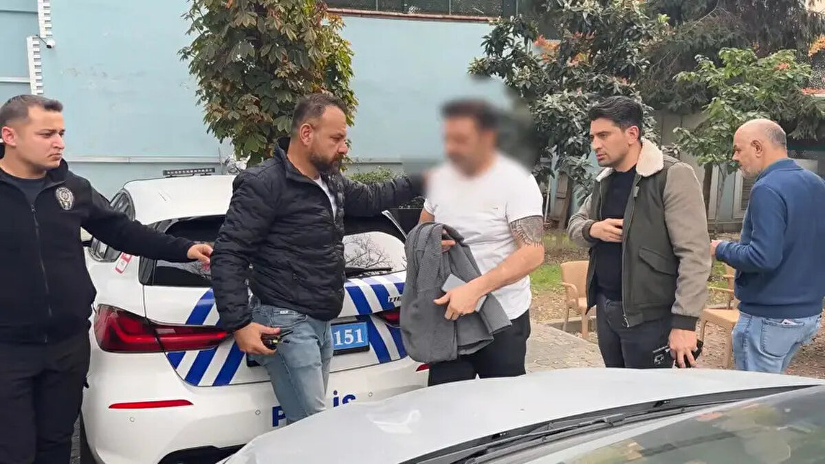 İstanbul’da oyuncak olduğu sonradan anlaşılan bir silahla Beinsports binasına girerek çalışanları tehdit ettiği öne sürülen şüpheli hakkında yürütülen soruşturma tamamlandı. Savcılık, şüpheli Kemal S. hakkında 12 yıl 3 aya kadar hapis cezası istemiyle iddianame düzenledi.