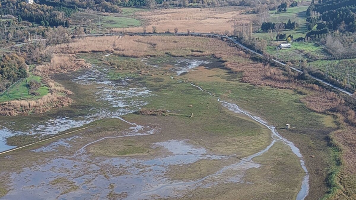 Bahar ve yaz aylarında beklenen yağışların görülmemesi, sonbaharda da tabloyu değiştirmedi. Aralık ayının ilk günlerinde yağmurla birlikte doluluk oranı kademeli olarak yükselse de bu artış kalıcı olmadı. 7 Aralık’ta yüzde 17,12 olan seviye birkaç gün içinde yüzde 17,91’e kadar çıksa da, yağışların azalmasıyla yeniden geriledi.