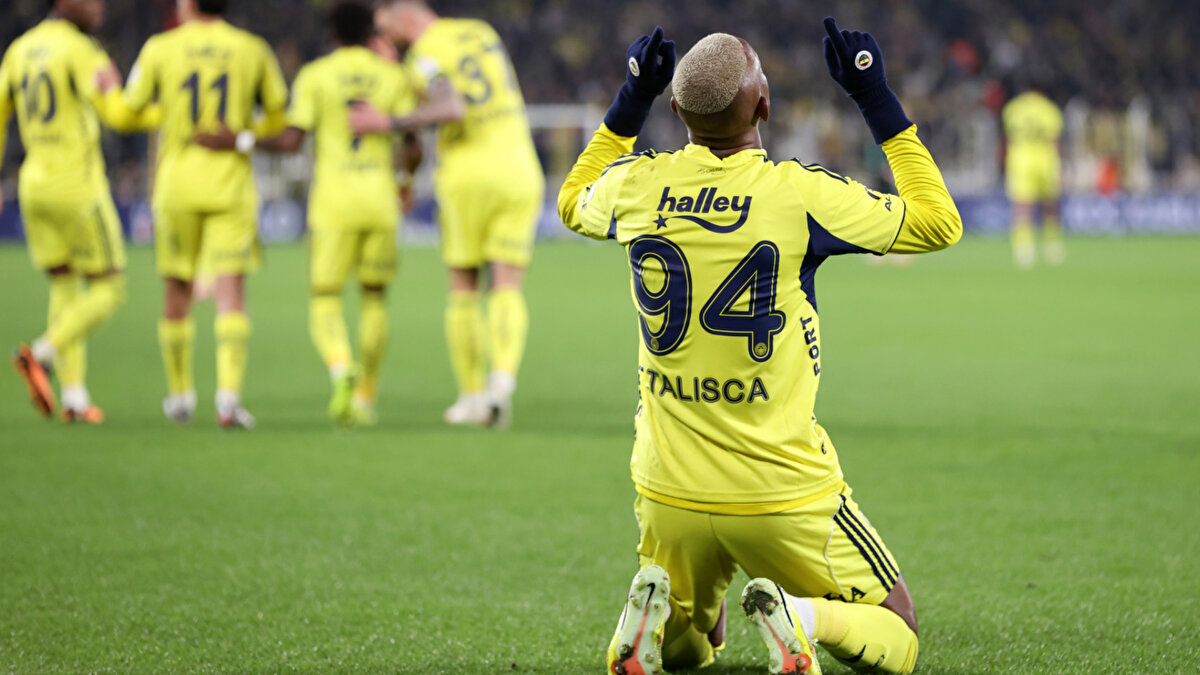 Brann maçındaki hat-trick'in ardından Konyaspor ağlarına da 2 gol gönderen Talisca, Fenerbahçe tarihinde üst üste 2 resmi maçta hat-trick yapan ilk futbolcu ünvanını alacaktı.