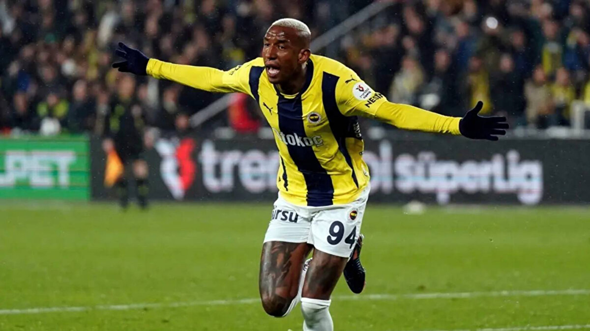 TALİSCA REKOR KIRIYORDU<br><br>Öte yandan Talisca, Konyaspor maçında tarihi bir rekorun da ucundan döndü.