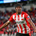 Chelsea Madueke'yi de transfer ediyor