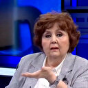Halk TV sunucusu Ayşenur Arslan Kur'an-ı Kerim yakılmasına izin veren İsveç'i haklı çıkarmaya çalıştı.