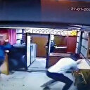 İran'daki Azerbaycan Büyükelçiliği'ne düzenlenen saldırı anı kamerada