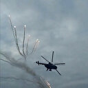 Ukrayna askerleri hava harekatını kayda alıyor