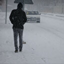 Kars'ta yoğun kar yağışı nedeniyle tırlar yolda kaldı