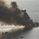 İsrail ordusu Gazze Limanında bulunan balıkçıların teknelerini vurdu