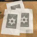 Des affiches "Mort aux Arabes" en hébreu accrochées sur le mur d'une école en France