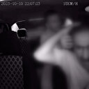İzmir'de taksiciye kaldırım taşıyla gasp girişimi araç kamerasında