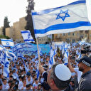 Israël : le ministre de la sécurité nationale distribue des fusils d'assaut à des civils