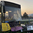 Bahçelievler’de İETT otobüsü aydınlatma direğine çarptı