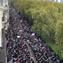 Londra'da toplanan binlerce kişi işgalci İsrail'in Gazze'deki katliamını protesto ediyor