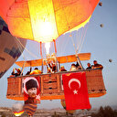 Yer gök kırmızı beyaz oldu: Görenler kaydetmek için telefona sarıldı