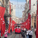 Cumhuriyetin 100. yılında İstiklal Caddesi bayraklarla donatıldı
