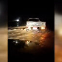 Mısır'ın Libya sınırındaki sel nedeniyle yollar göle döndü