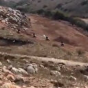 Lübnan'da Hizbullah bayrağı taşıyan motosikletliler İsrail sınırına ilerliyor