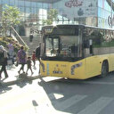 Arnavutköy'de motorundan duman çıkan İETT otobüsündeki yolcular tahliye edildi