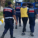 İzmir'de 464 düzensiz göçmen ve 19 göçmen kaçakçısı yakalandı