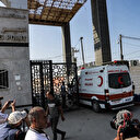 Les ambulances égyptiennes commencent à entrer au point de passage terrestre de Rafah