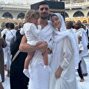 Merih Demiral ailesiyle Umre ziyaretinde