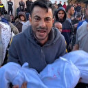 Gazze'de bombardımanda evladını kaybeden acılı baba: Ey Arap devletleri bizleri yalnız bıraktınız