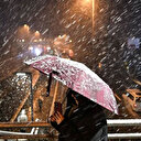 İstanbul’a ilk kar düştü: Taksim’de de etkili olan kar, lapa lapa yağdı, araçların üstü dakikalar içerisinde bembeyaz oldu