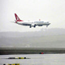 İstanbul'da fırtına hava ulaşımını olumsuz etkiledi: THY 105 seferi iptal etti