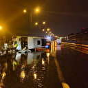 Bağcılar TEM Otoyolu'nda minibüs devrildi: Bir ölü bir yaralı