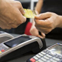 Kredi kartı kullananlar dikkat: 'Aidatsız kredi kartı seçeneği sunmayan' bankanın aidatı iadesine karar verildi