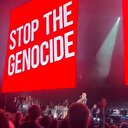 Pink Floyd grubunun solisti Roger Waters engellemelere rağmen konserinde Filistin’e destek verdi