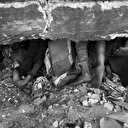 Filistinli aile işgalci İsrail'in saldırısında enkaza dönen evlerinde beton bloğun altında kaldı