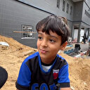 Filistinli çocuk Şifa Hastanesi önünde İsrail kanalının propagandasına alet olmadı