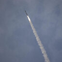 İşgalci İsrail ordusu Lübnan topraklarından fırlatılan bir roketin düşürüldüğünü açıkladı