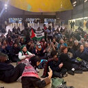 İngiltere'de Tate Müzesi çalışanları oturma eylemiyle İsrail'i protesto etti