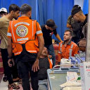 Katil İsrail yaralıları kurtarmak için bölgeye giden sivil savunma ekiplerini hedef aldı