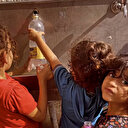 Terör devleti İsrail tarafından suya muhtaç bırakılan Gazzeli çocukların görüntüsü yürekleri burktu