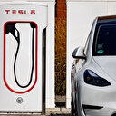 Autopilote controversé: Tesla obligé de rappeler deux millions de véhicules