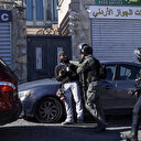 İşgalci israil askerleri Türk foto muhabirini yerde tekmeleyerek hastanelik etti