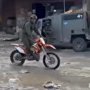 İsrail askeri Cenin'de şehit ettikleri bir Filistinlinin motosikletini çaldı