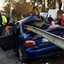 Bariyerlere ok gibi saplandı: Anne ile oğlu öldü, baba yaralı