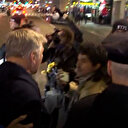 ABD'li oyuncu Alec Baldwin Filistin destekçilerinin üzerine yürüdü