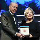 Ünlü sanatçı ödülünü Cumhurbaşkanı Erdoğan'dan almıştı: Onur duydum