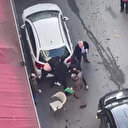 Fatih'te yol verme tartışmasında taksiciyi tekme tokat dövdüler