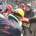 Enkaz altında kalan 2 aylık bebek 128 saat sonra sağ çıkarıldı