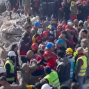 Adıyaman'da Mercan Sitesi enkazından 152 saat sonra 28 yaşındaki Elif Kırmızı çıkartıldı